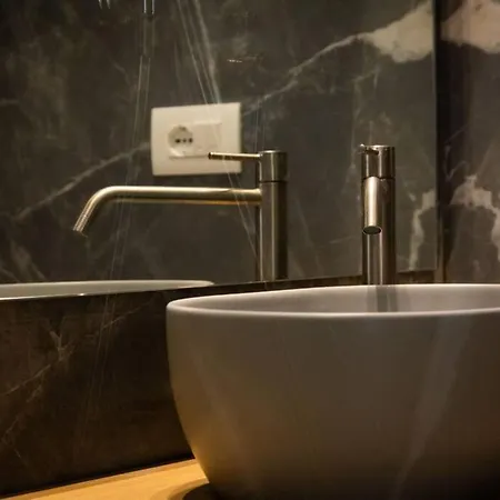 公寓 Luxury Appartament Jacuzzi *