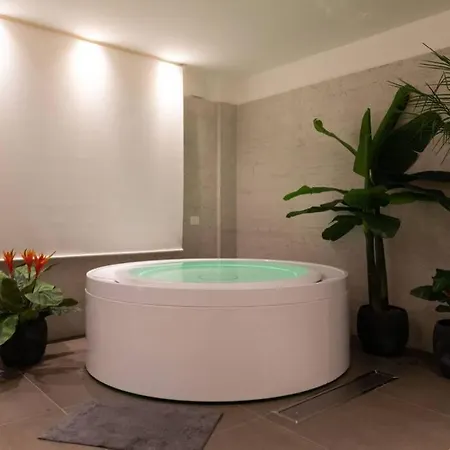 Luxury Appartament Jacuzzi 아파트 *